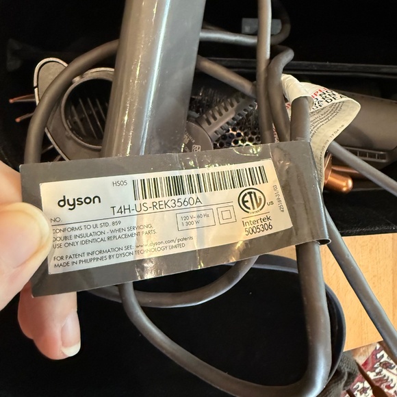 Dyson Airwrap with all attachments nickel/copper - Picture 4 of 4